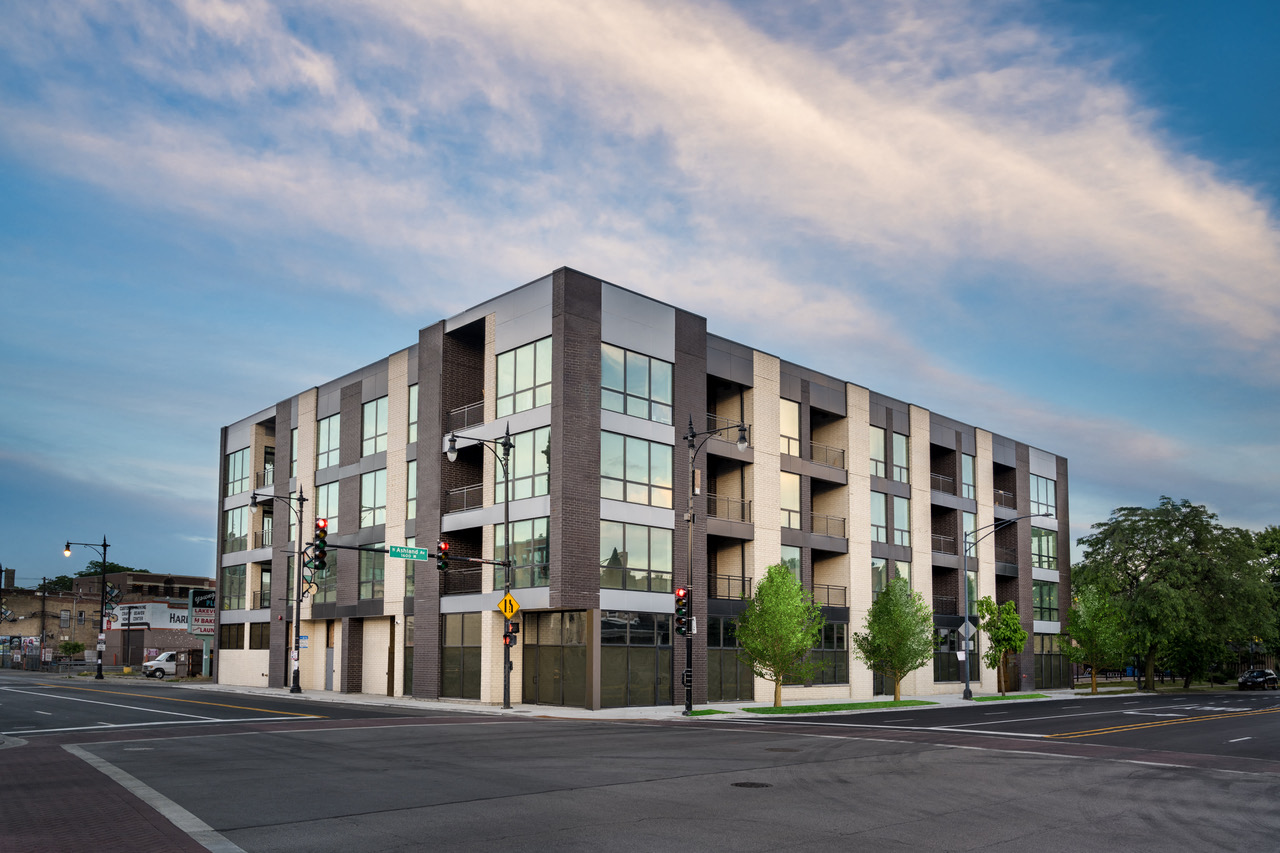 LA LUX 4747-59 N. Ashland Ave., Chicago, IL 60640 Ravenswood - Leasing by Cross Street